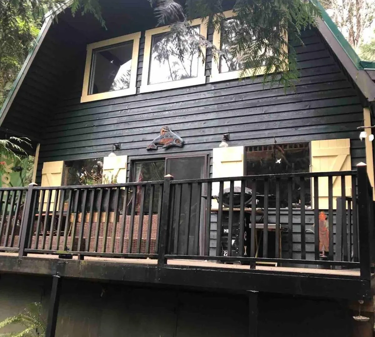 Gabriola Cottage With Gorgeous Garden Near Ocean