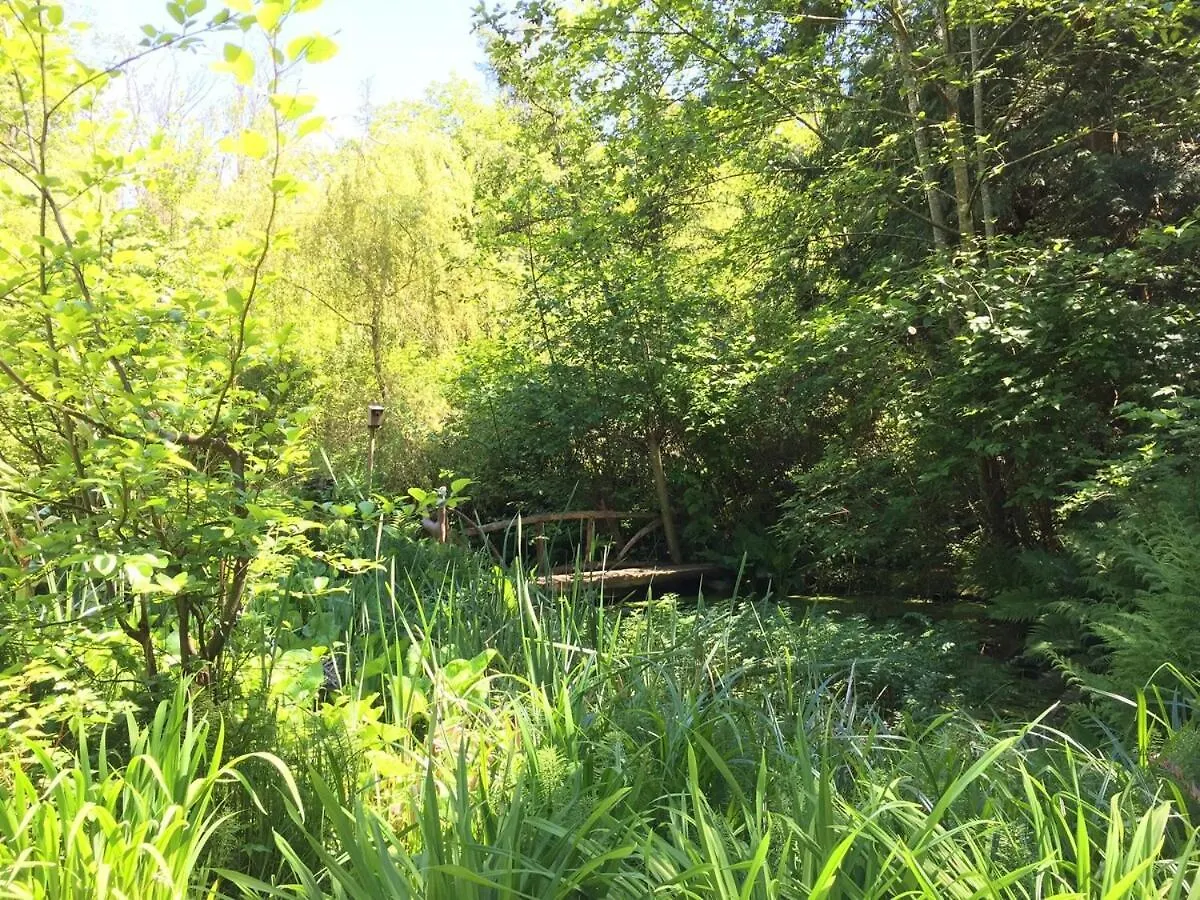 Holiday home Gabriola Cottage With Gorgeous Garden Near Ocean