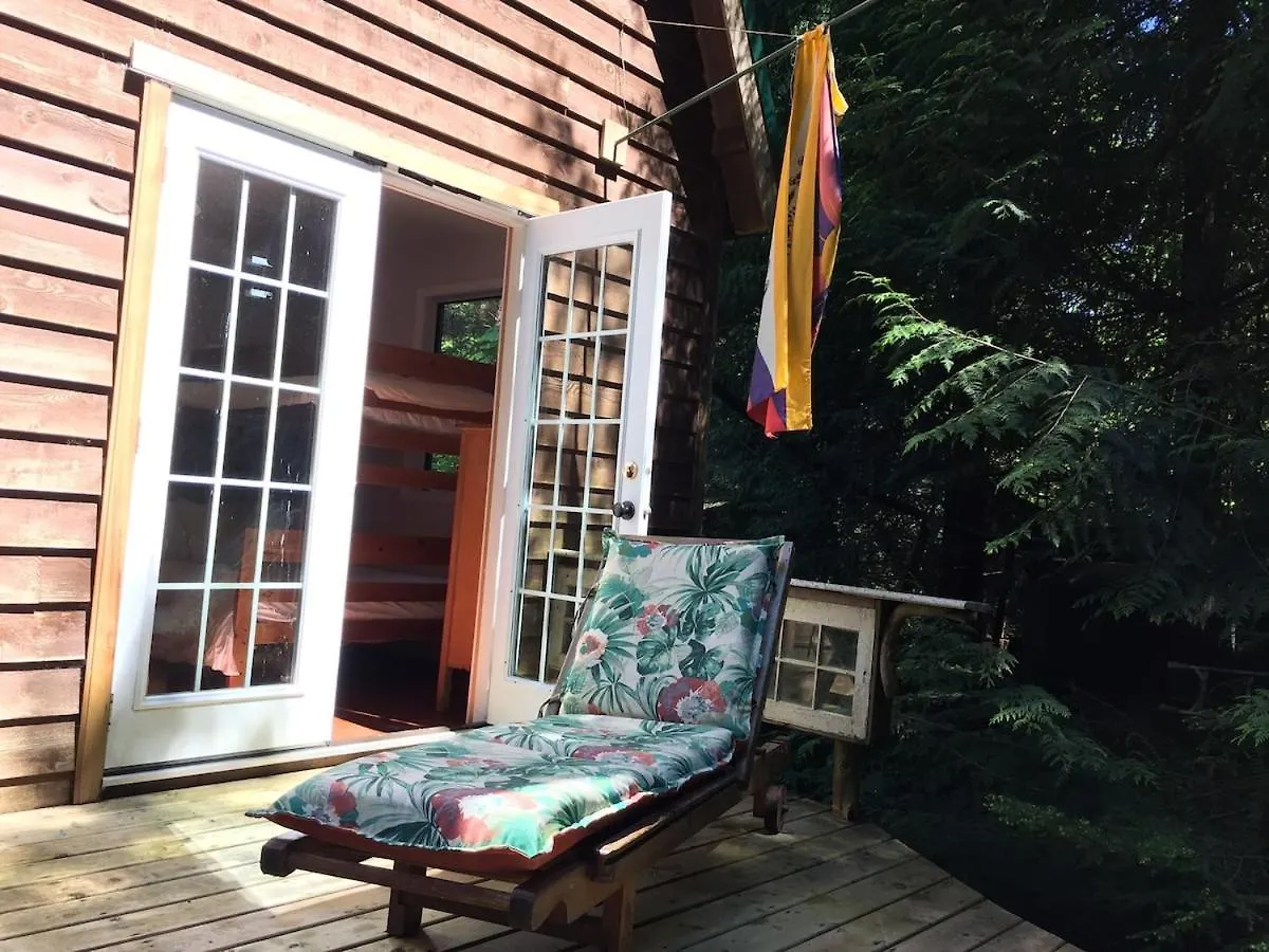 Gabriola Cottage With Gorgeous Garden Near Ocean