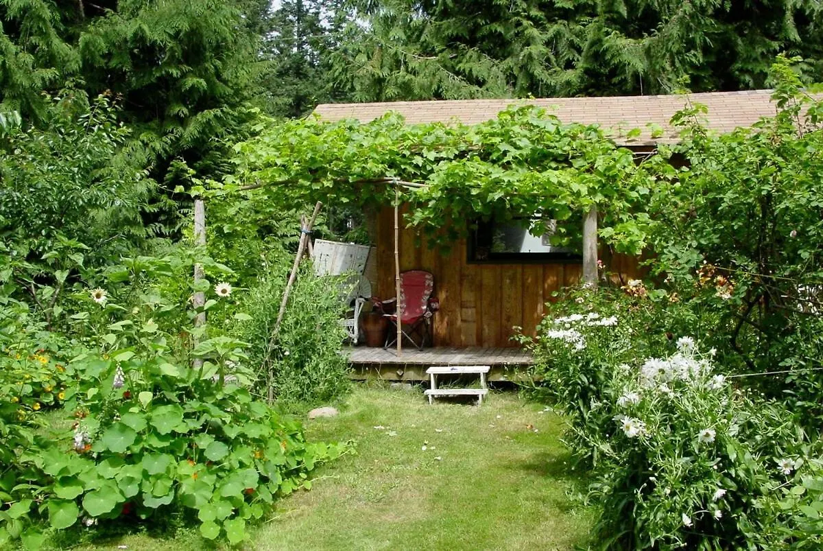 Holiday home Gabriola Cottage With Gorgeous Garden Near Ocean